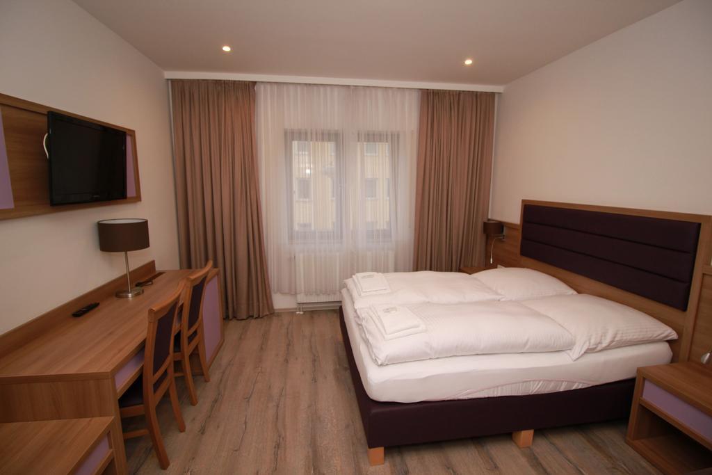 Slamba Hostel Аугсбург Экстерьер фото