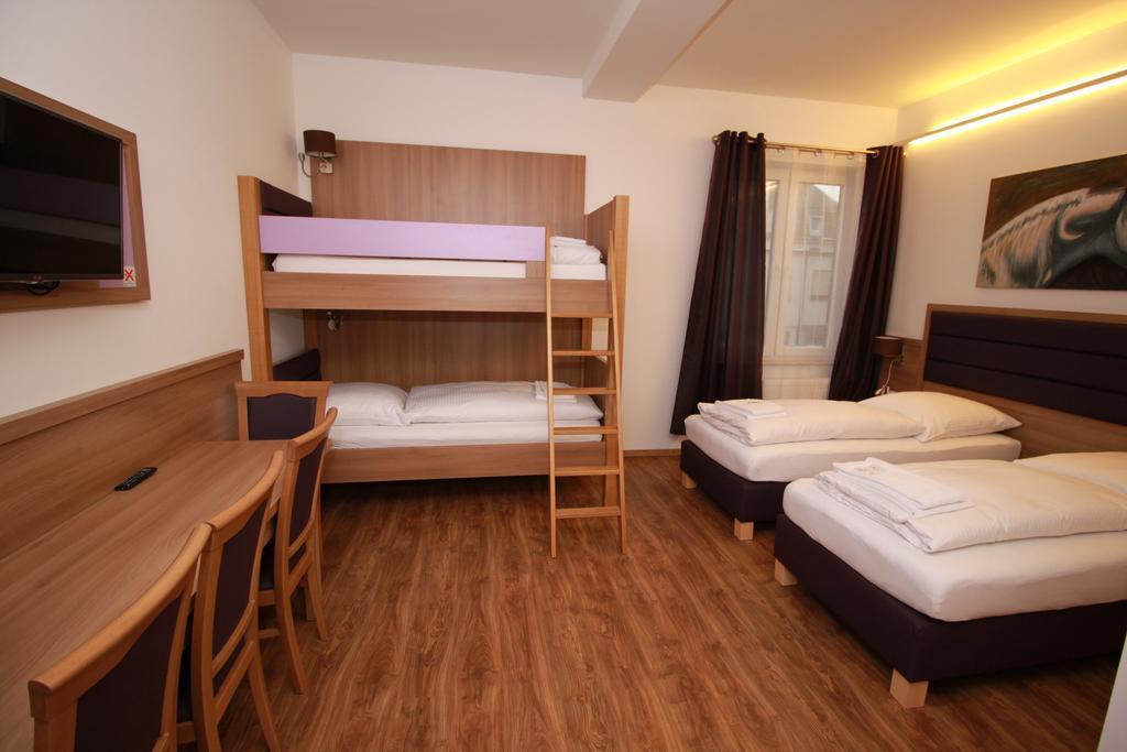 Slamba Hostel Аугсбург Номер фото