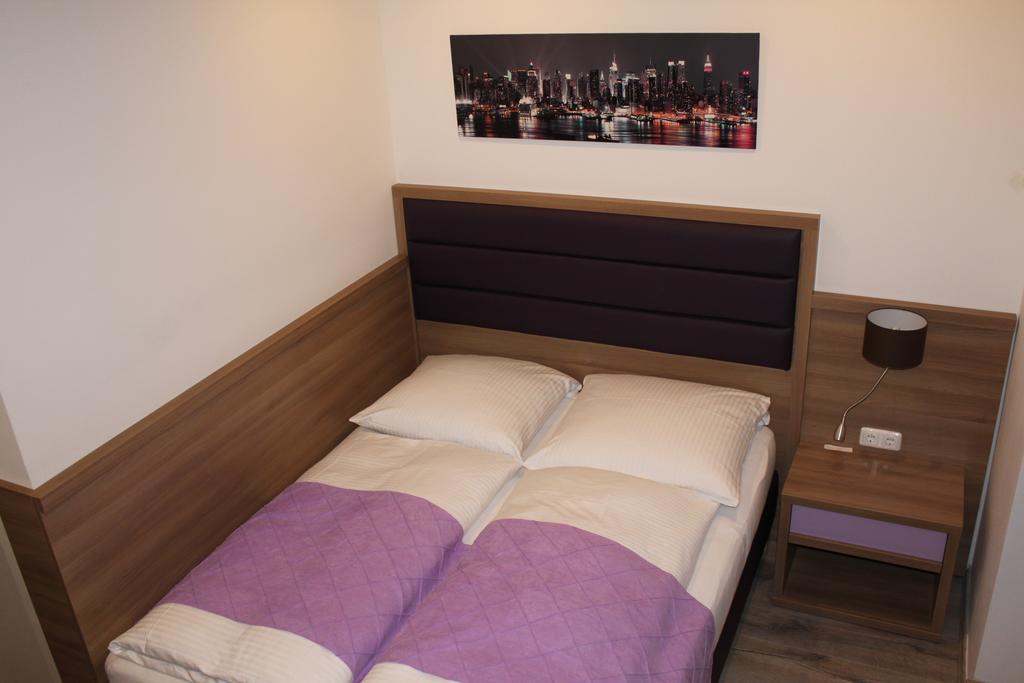 Slamba Hostel Аугсбург Номер фото