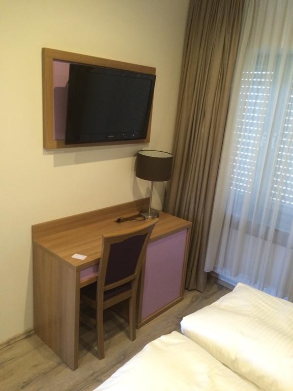 Slamba Hostel Аугсбург Номер фото