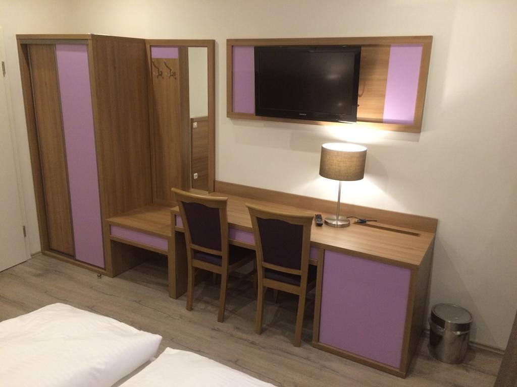 Slamba Hostel Аугсбург Экстерьер фото