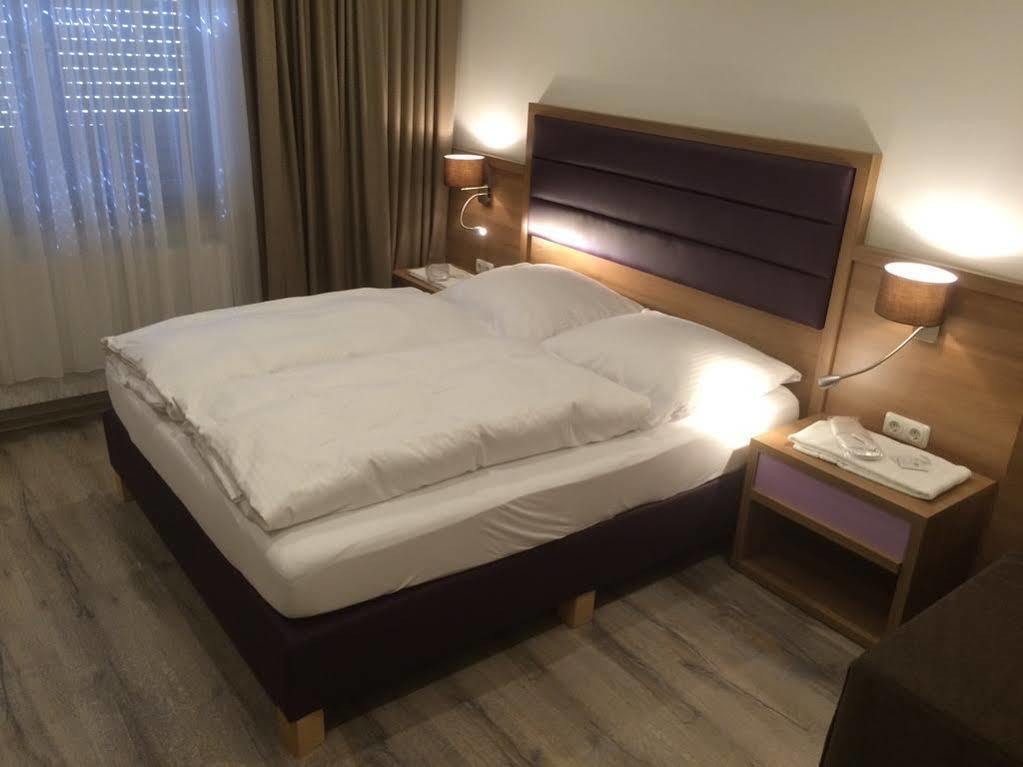 Slamba Hostel Аугсбург Экстерьер фото