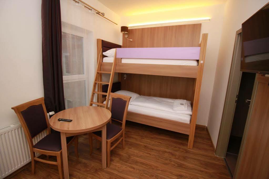 Slamba Hostel Аугсбург Экстерьер фото