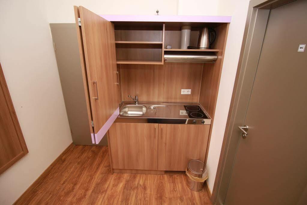 Slamba Hostel Аугсбург Экстерьер фото